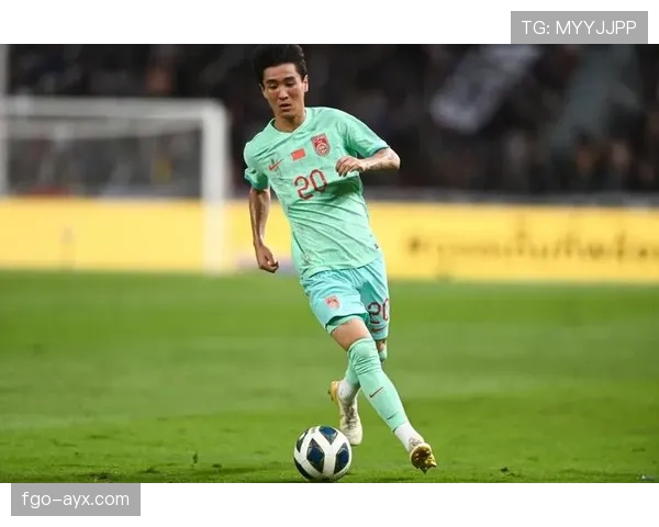 韦世豪射门方式