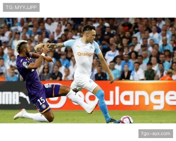 霍伊别尔中场风格稳健，防守覆盖与节奏控制表现突出